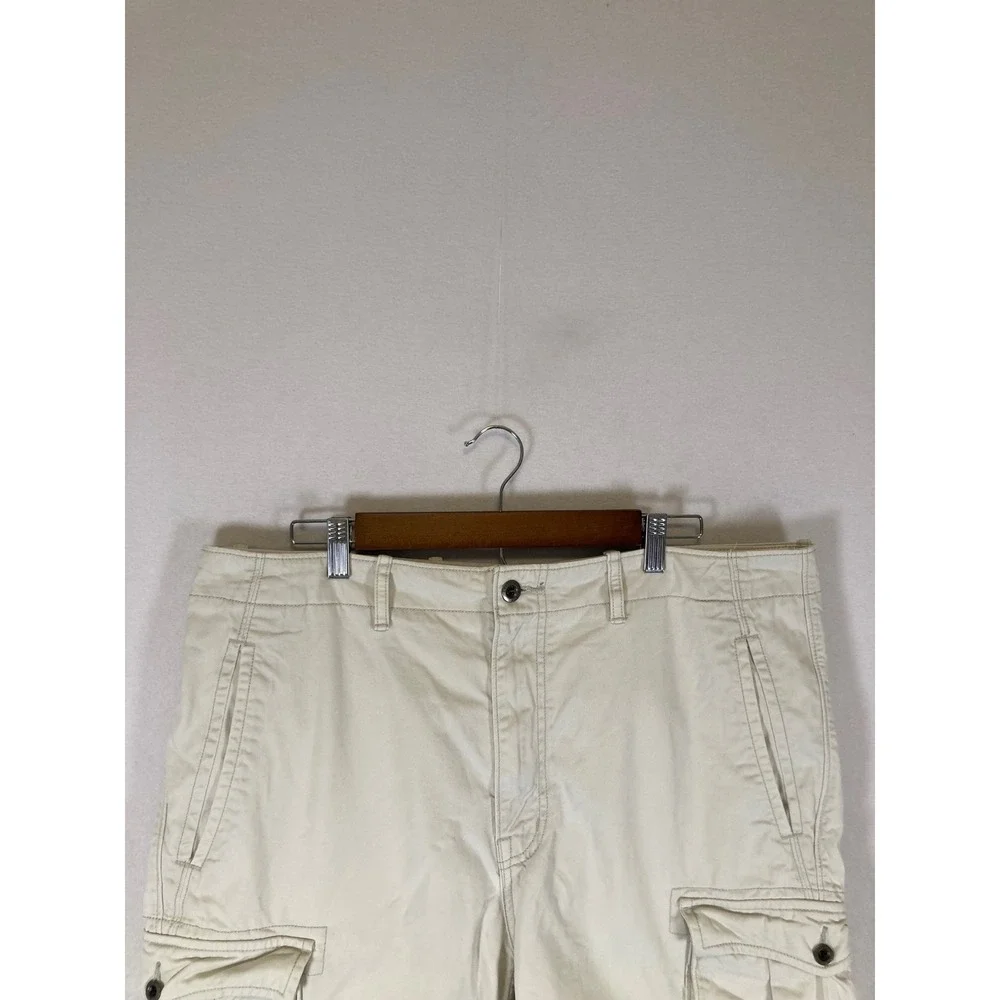 Rugged Utility Levi's Mens‎ 36 Cream Cotton Multi Pocket Cargo Shorts 12463-0028